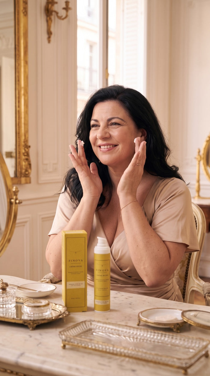 Femme se massant le visage - image illustrative